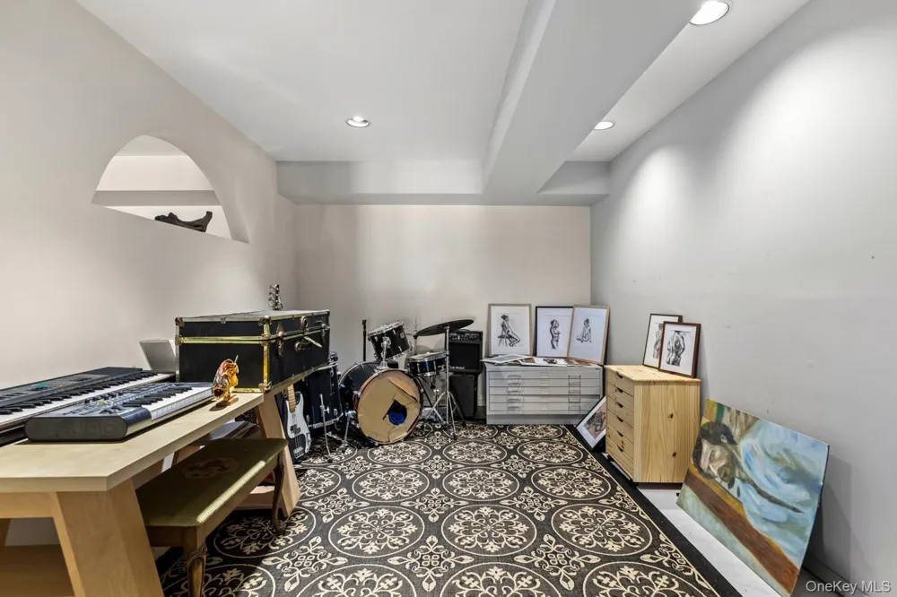 6 Lady Janes Way Northport, NY 11768