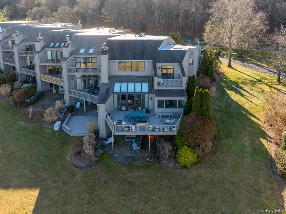 6 Lady Janes Way Northport, NY 11768