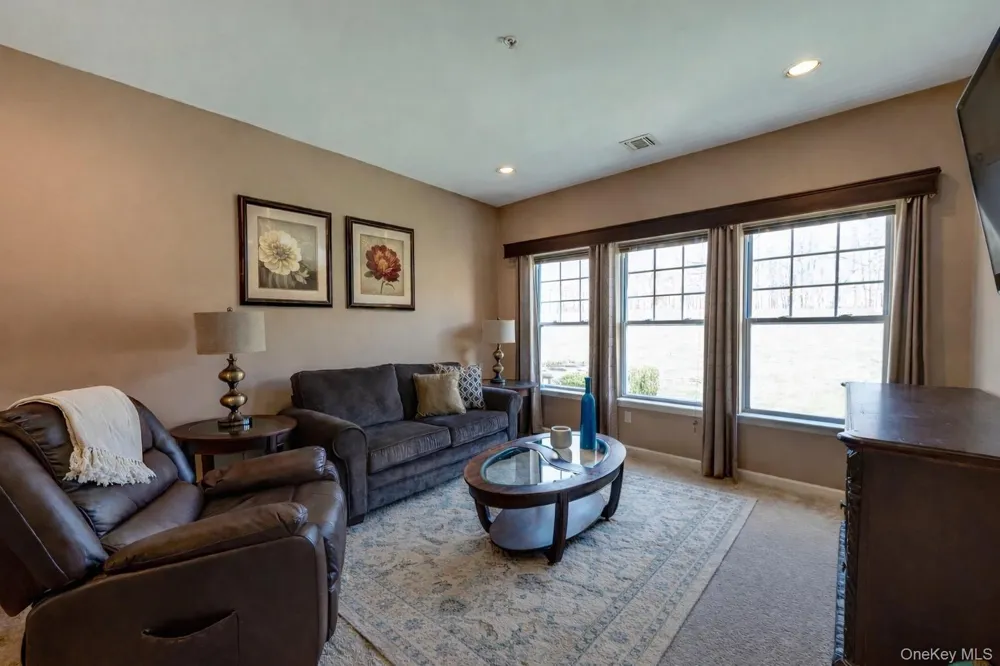 15 Cricket Court Shirley, NY 11967