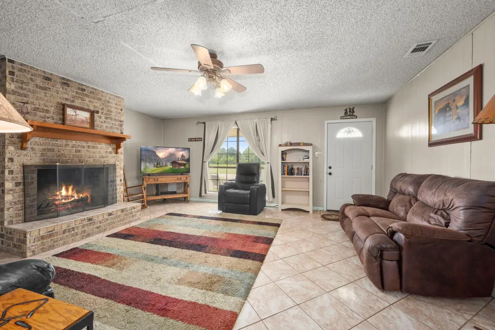4856 Fm 356 Onalaska, TX 77360