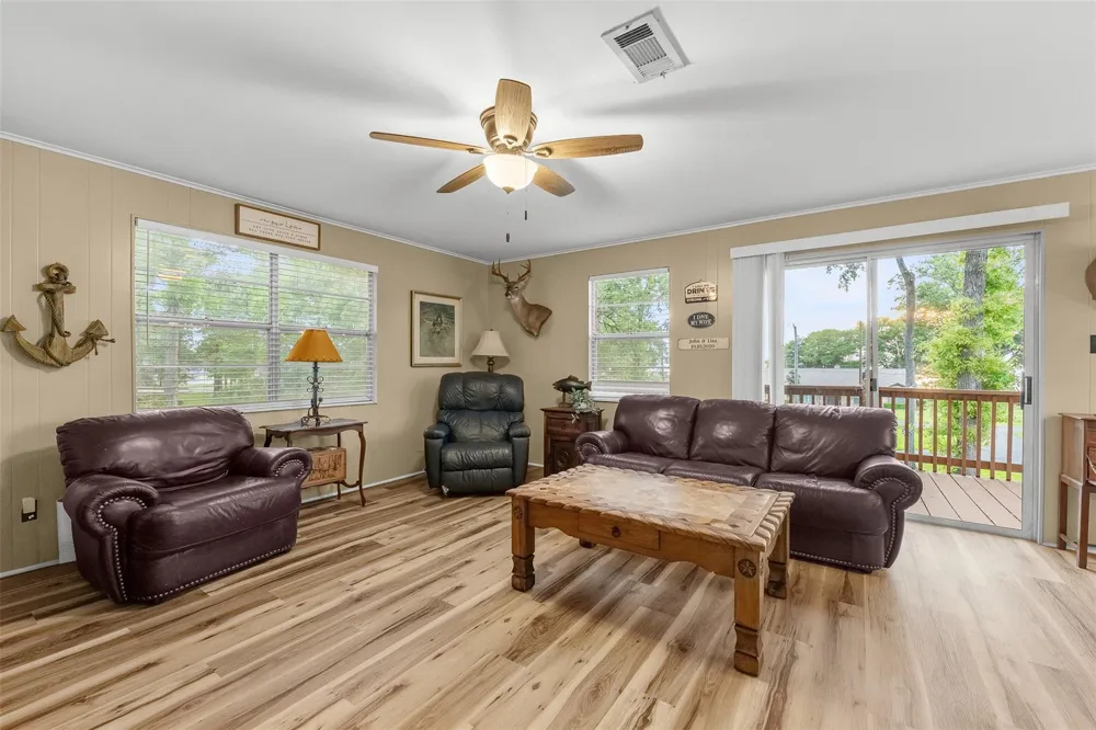 439 Lakeview Harbor Onalaska, TX 77360