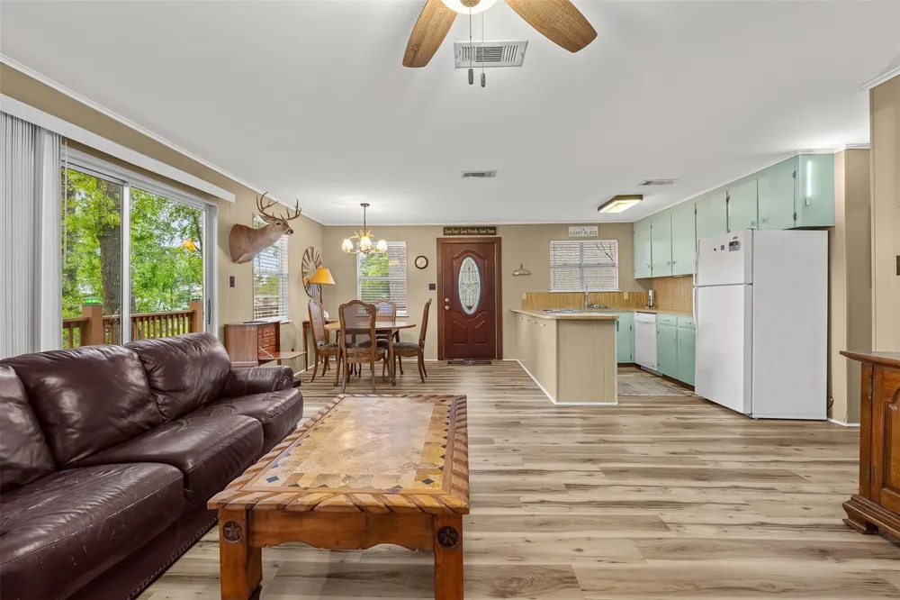 439 Lakeview Harbor Onalaska, TX 77360
