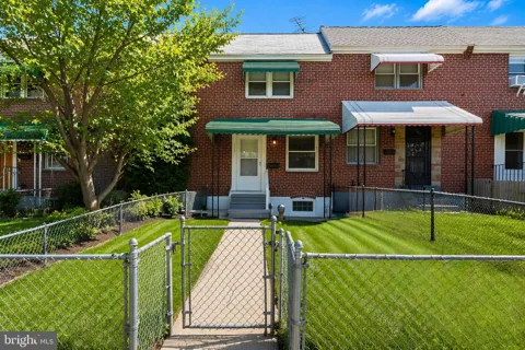 3733 ST VICTOR ST.