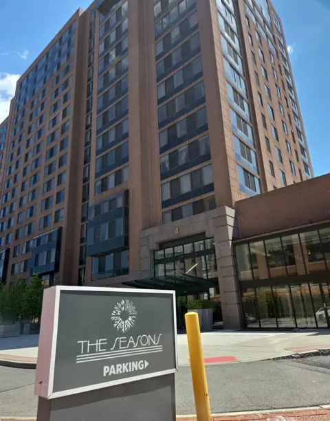 4 Martine Avenue #1501