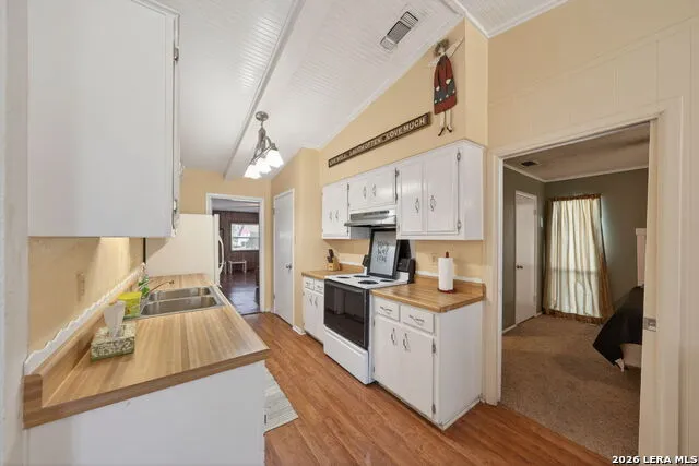 3706 Petry Dr Kirby, TX 78219