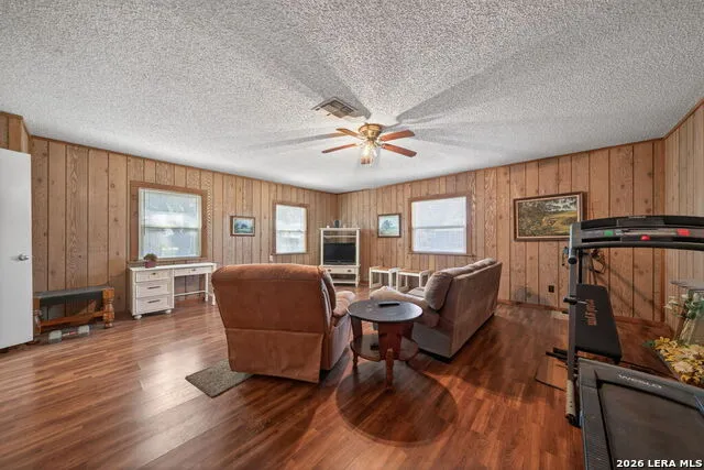 3706 Petry Dr Kirby, TX 78219
