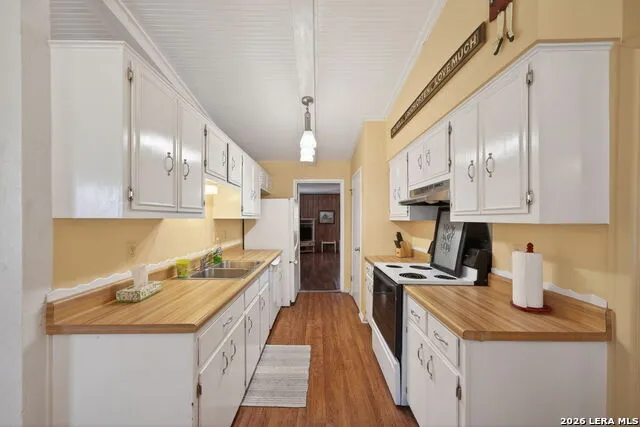 3706 Petry Dr Kirby, TX 78219