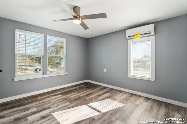 132 RENFRO DR Devine, TX 78016