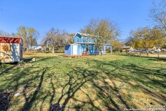 132 RENFRO DR Devine, TX 78016