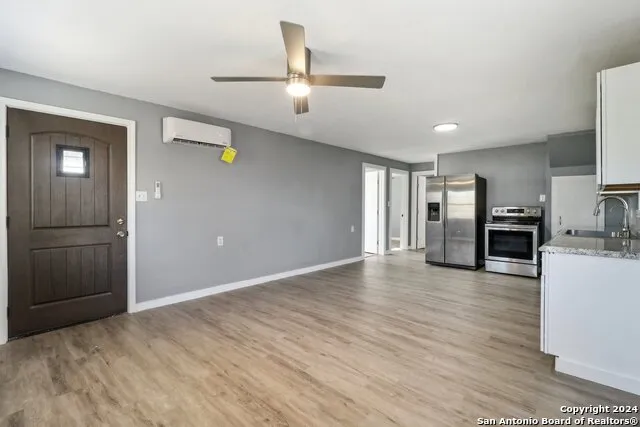 132 RENFRO DR Devine, TX 78016