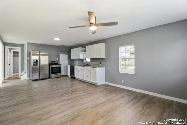 132 RENFRO DR Devine, TX 78016