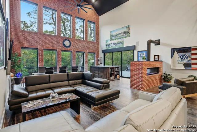 20053 Scenic Loop Rd Helotes, TX 78023