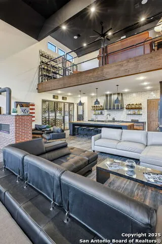 20053 Scenic Loop Rd Helotes, TX 78023
