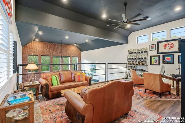20053 Scenic Loop Rd Helotes, TX 78023
