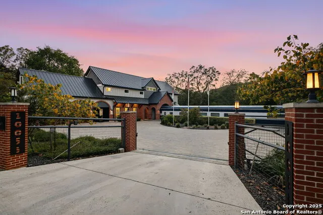 20053 Scenic Loop Rd Helotes, TX 78023