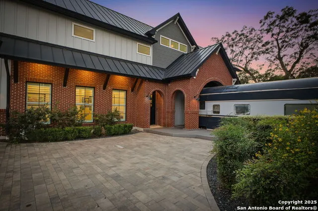 20053 Scenic Loop Rd Helotes, TX 78023