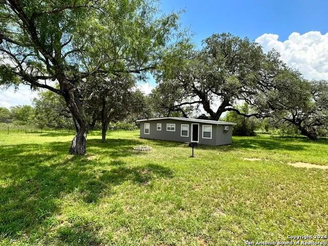 5515 Fm 462 Moore, TX 78057