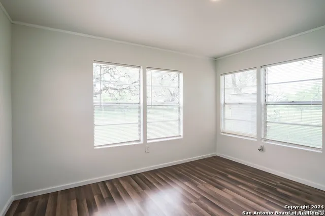5515 Fm 462 Moore, TX 78057