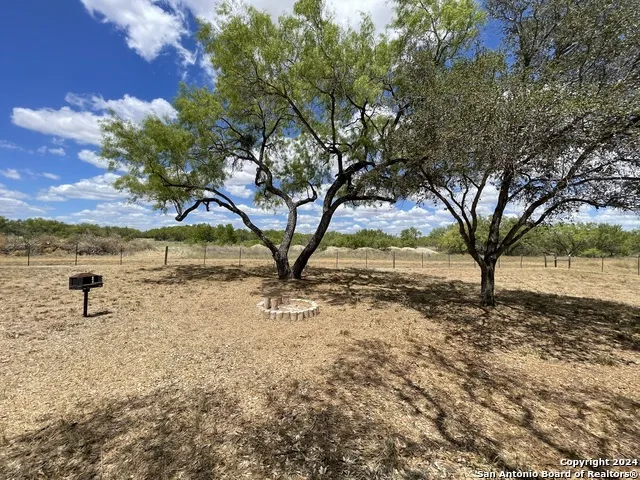 5515 Fm 462 Moore, TX 78057