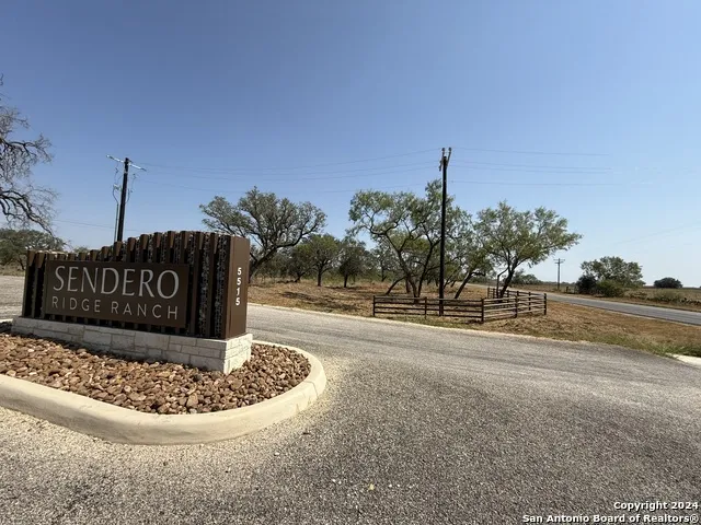 5515 Fm 462 Moore, TX 78057