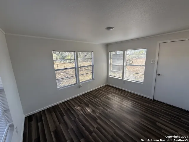 5515 Fm 462 Moore, TX 78057