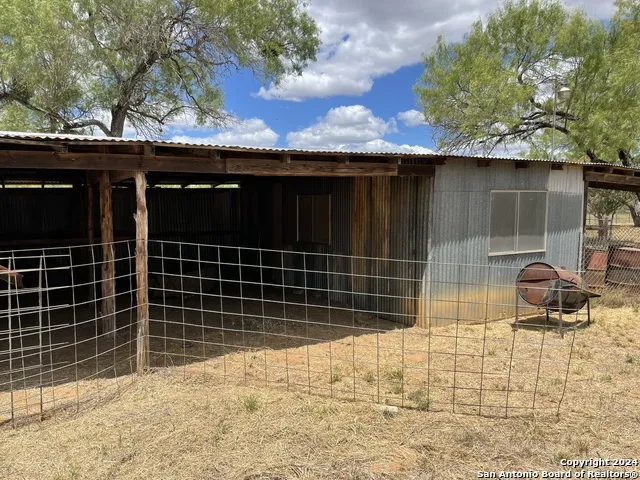 5515 Fm 462 Moore, TX 78057