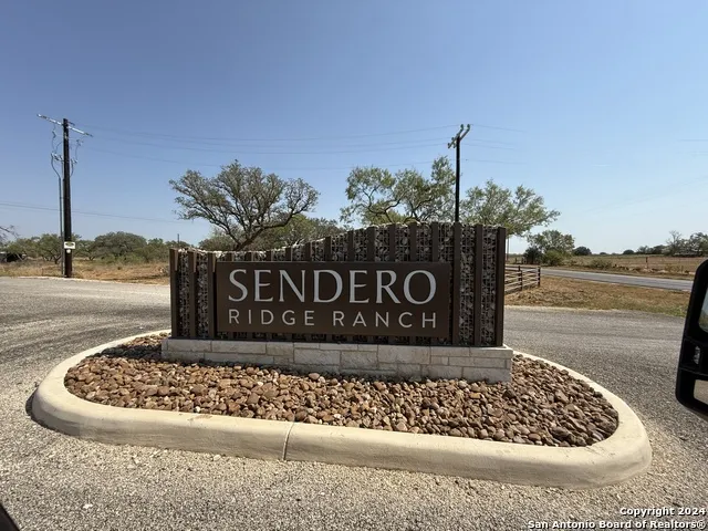 5515 Fm 462 Moore, TX 78057