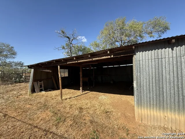5515 Fm 462 Moore, TX 78057