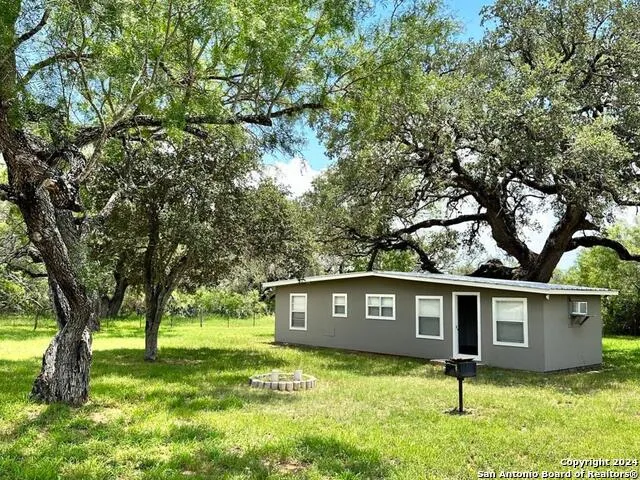 5515 Fm 462 Moore, TX 78057