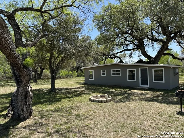 5515 Fm 462 Moore, TX 78057