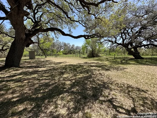 5515 Fm 462 Moore, TX 78057