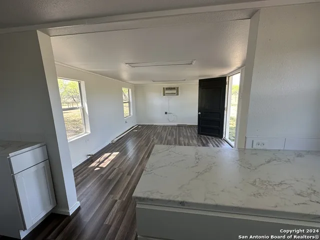 5515 Fm 462 Moore, TX 78057