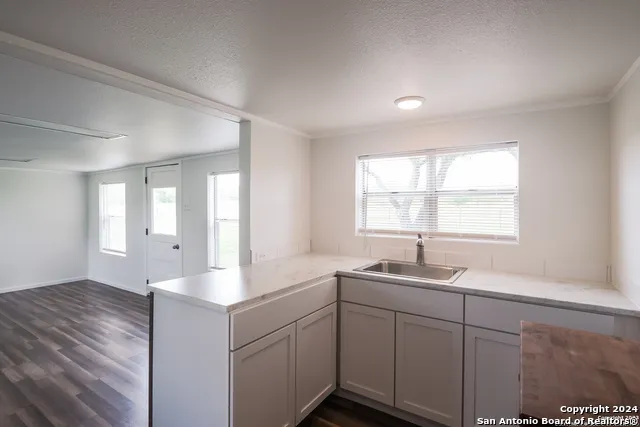 5515 Fm 462 Moore, TX 78057