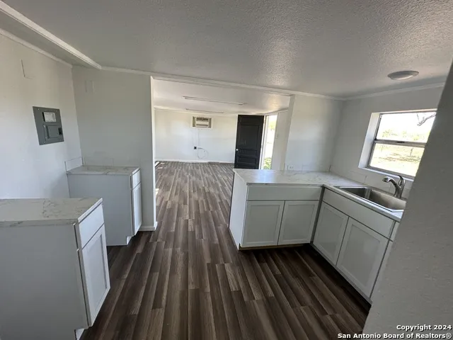 5515 Fm 462 Moore, TX 78057