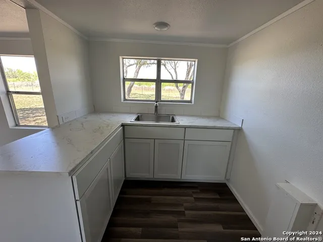 5515 Fm 462 Moore, TX 78057