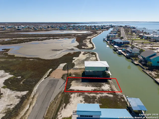 153 Starfish Dr Rockport, TX 78382
