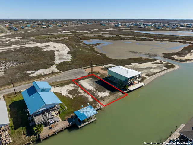 153 Starfish Dr Rockport, TX 78382
