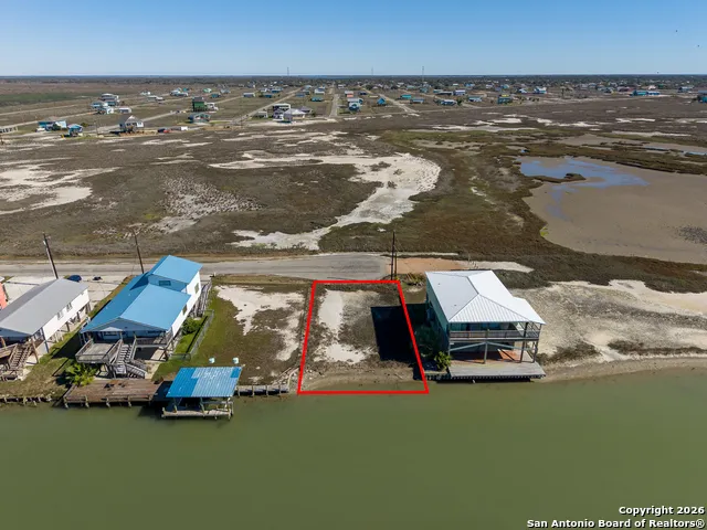 153 Starfish Dr Rockport, TX 78382