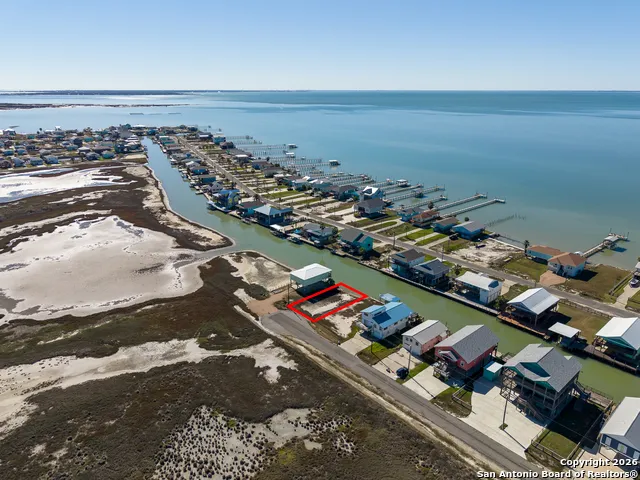 153 Starfish Dr Rockport, TX 78382