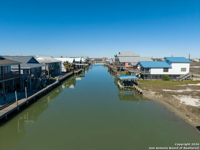 153 Starfish Dr Rockport, TX 78382