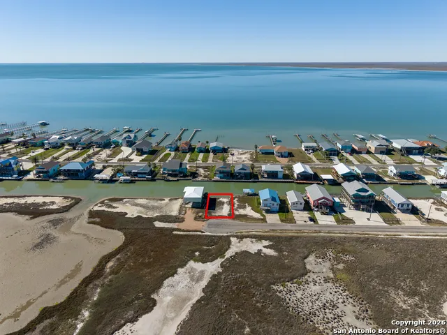 153 Starfish Dr Rockport, TX 78382