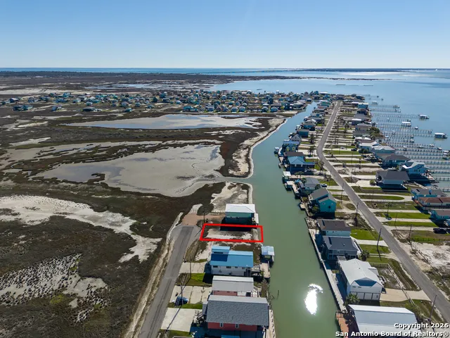 153 Starfish Dr Rockport, TX 78382