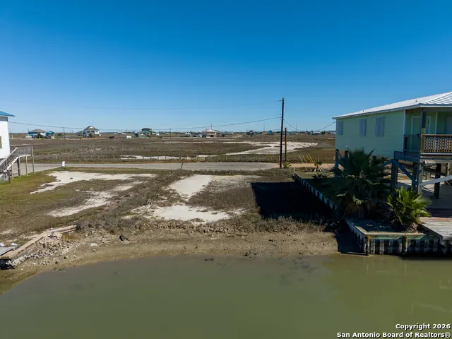 153 Starfish Dr Rockport, TX 78382