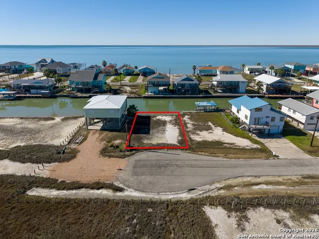 153 Starfish Dr Rockport, TX 78382