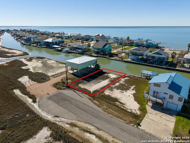 153 Starfish Dr Rockport, TX 78382