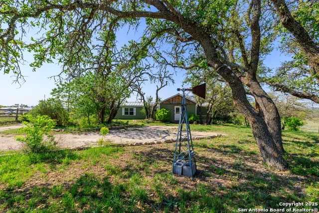 453 Reeves Ln Harper, TX 78631