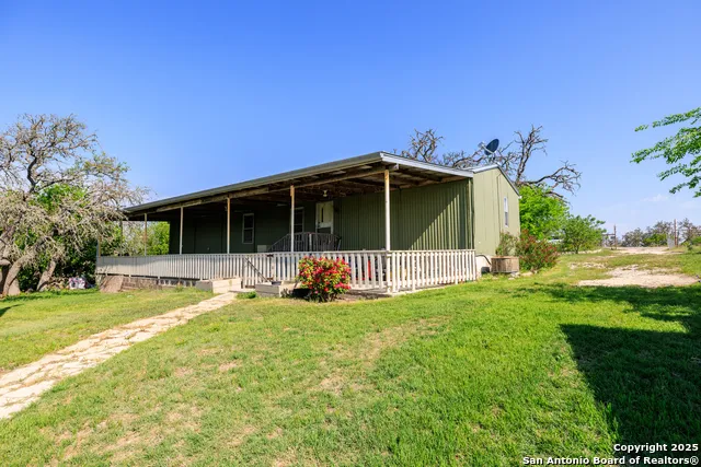 453 Reeves Ln Harper, TX 78631
