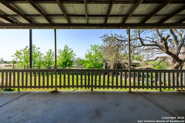 453 Reeves Ln Harper, TX 78631
