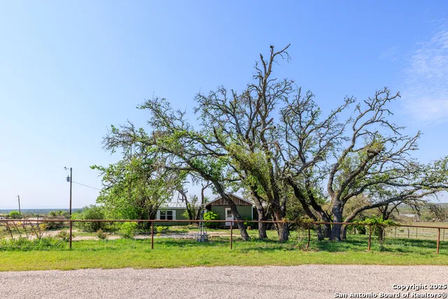 453 Reeves Ln Harper, TX 78631