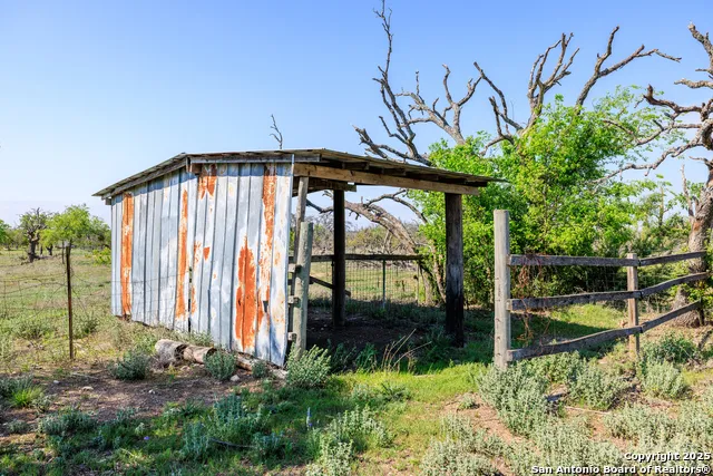 453 Reeves Ln Harper, TX 78631